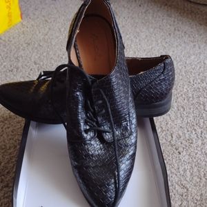 Black woven Oxfords